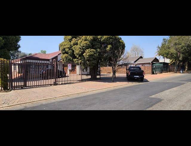 6 BEDROOM HOUSE FOR SALE IN BIRCHLEIGH